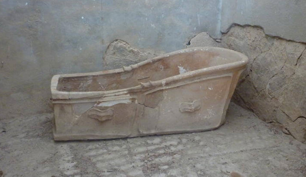 palace of knossos bathtub